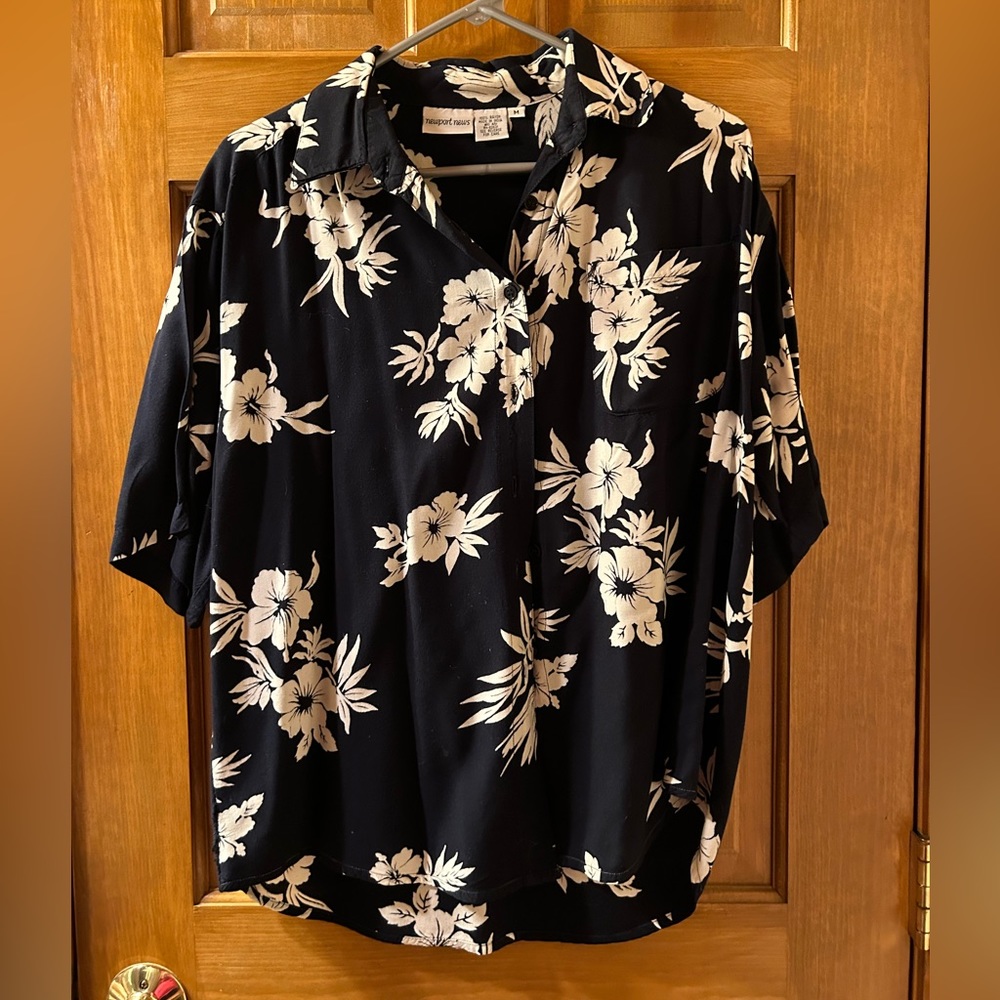 Women’s vintage Newport News Blouse size M